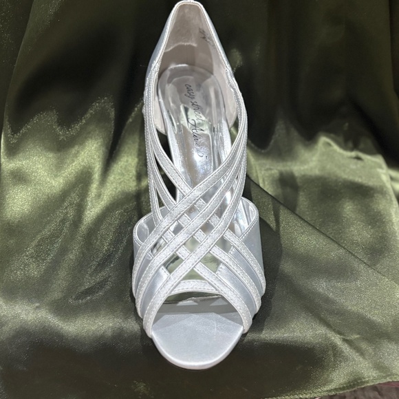 Easy Street Alive @ 5 - Picture 1 of 5